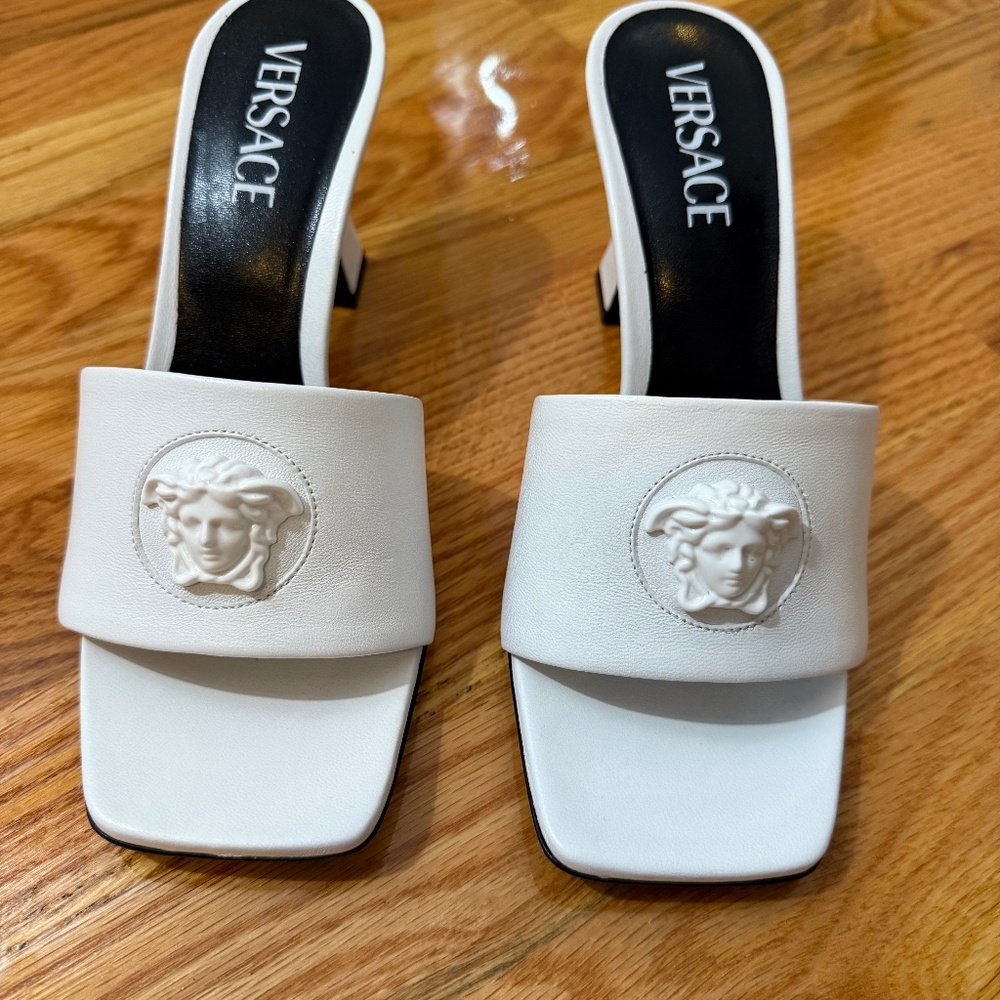 Versace Women's White Medusa 100% Leather Mule Sandals Size 37.5
